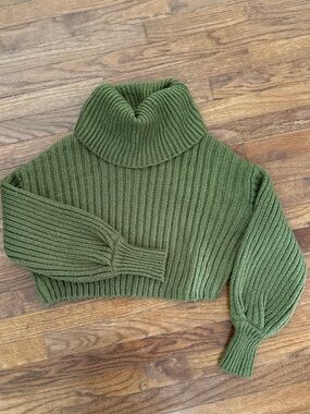 Urban Outfitters Ribbed Turtleneck Cropped Sweater small